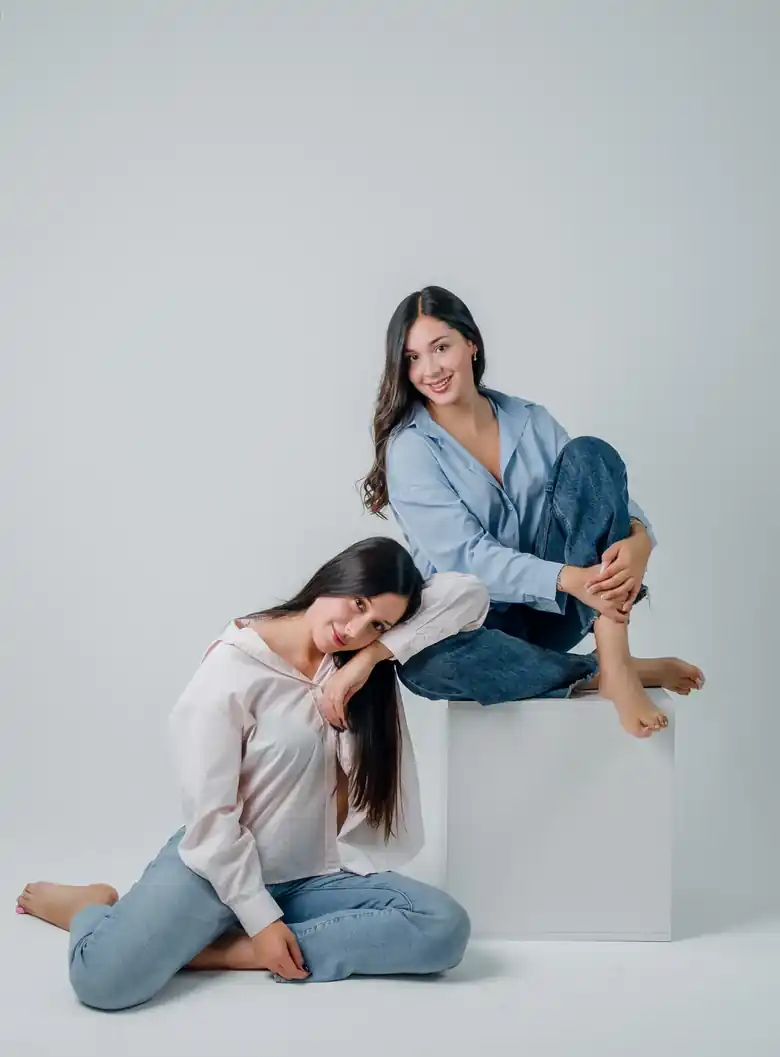 Las fundadoras de KikiBrows en su estudio